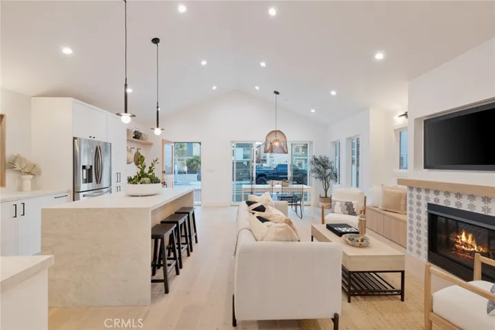 122 E Bay Avenue, Newport Beach, California 92661