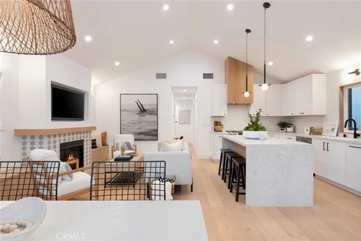 122 E Bay Avenue, Newport Beach, California 92661