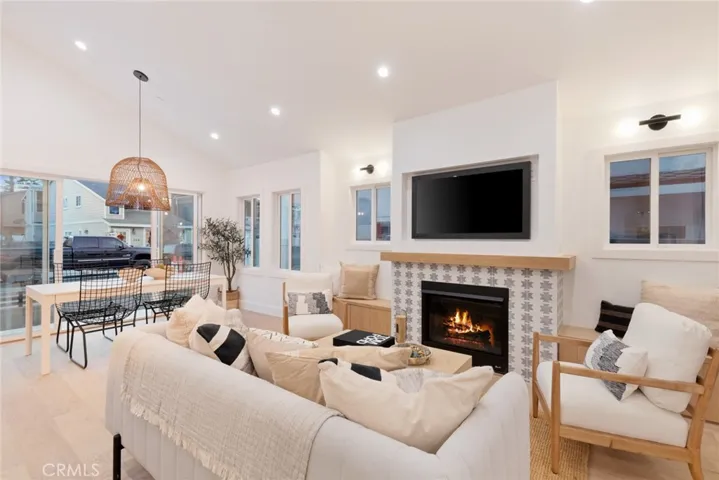 122 E Bay Avenue, Newport Beach, California 92661