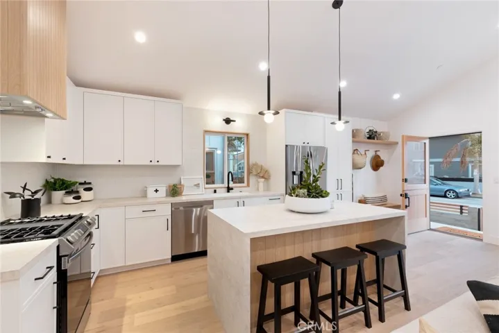 122 E Bay Avenue, Newport Beach, California 92661