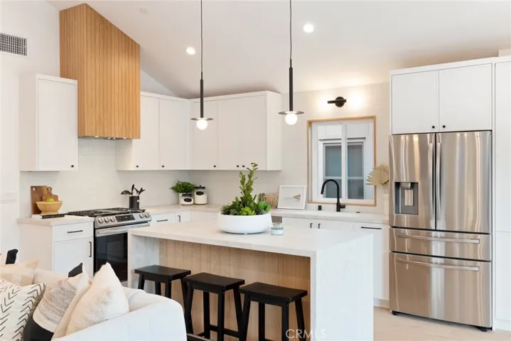 122 E Bay Avenue, Newport Beach, California 92661