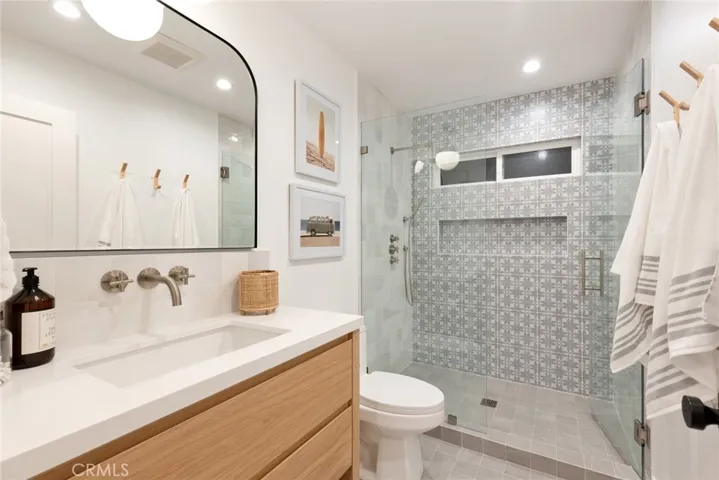 122 E Bay Avenue, Newport Beach, California 92661