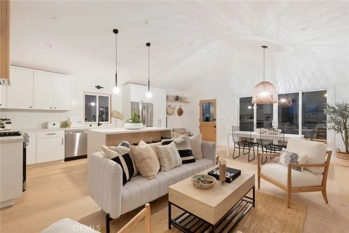 122 E Bay Avenue, Newport Beach, California 92661