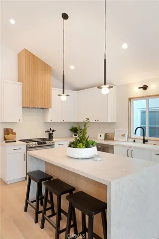 122 E Bay Avenue, Newport Beach, California 92661