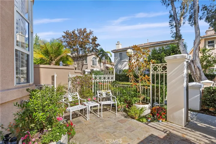 Courtyard Patio with gated Dog Run
