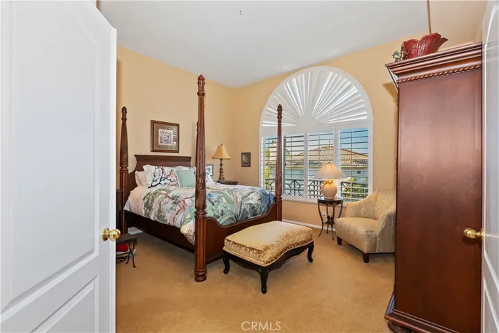 Light and Bright Master Bedroom Suite