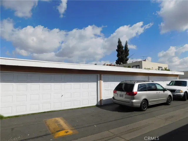 6 garage spaces!