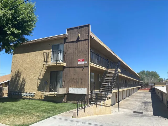 5041 W Avenue L14 4, Lancaster, California 93536