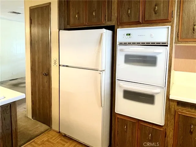Refrigerator stays