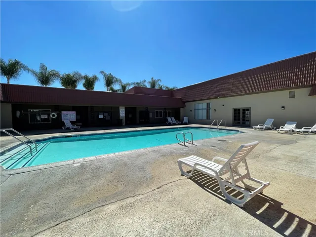 Beautiful pool!