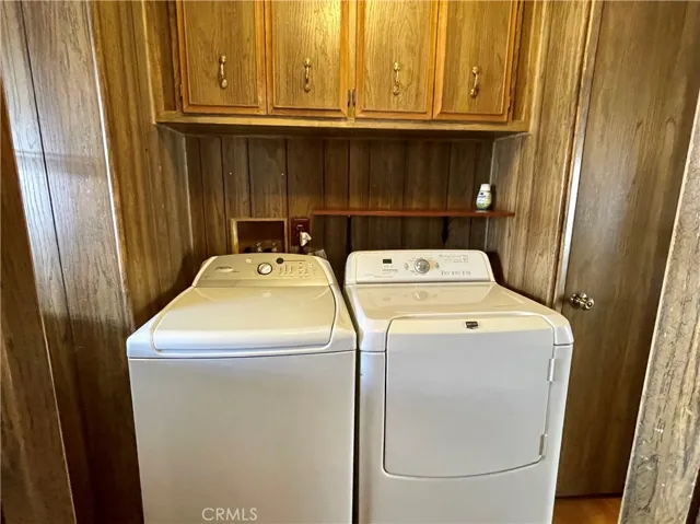 Washer and dryer stay