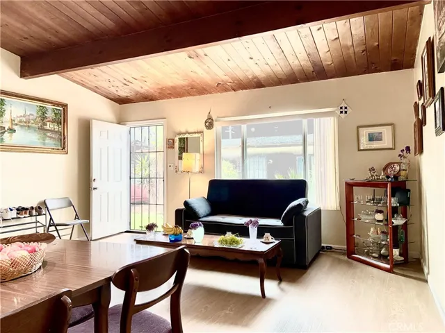 Beautiful ceiling wood planks in living room/dining combo