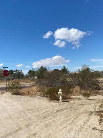 5140 La Mesa Road, Phelan, California 92371