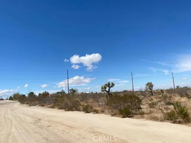 5140 La Mesa Road, Phelan, California 92371