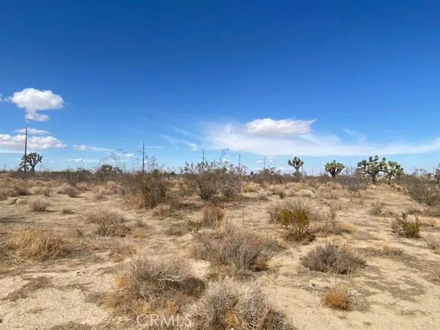 5140 La Mesa Road, Phelan, California 92371
