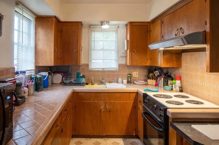 704 F Street, Ramona, California 92065