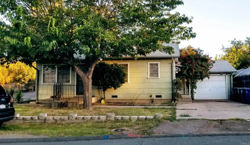 704 F Street, Ramona, California 92065