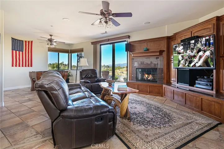 Family room with views views and more views