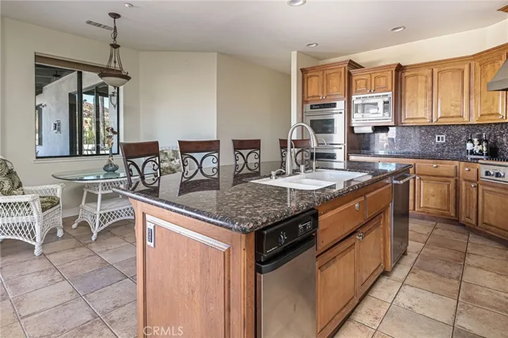 Enjoy a Dine-in kitchen