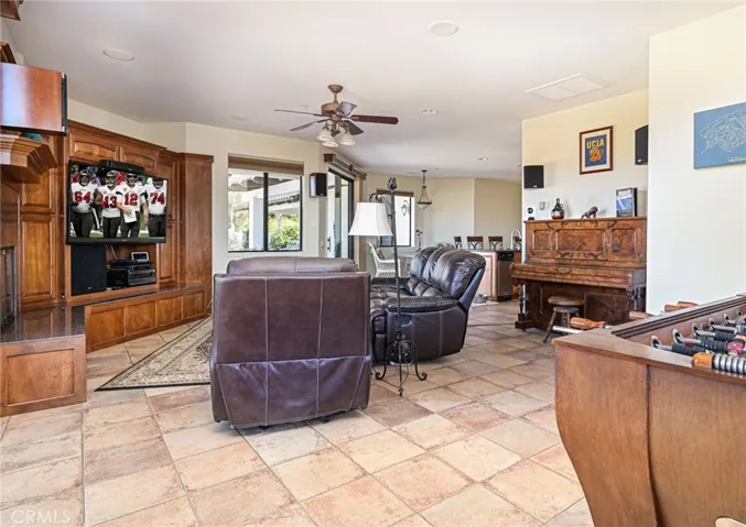Family room with views views and more views