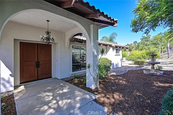 Private double door entry
