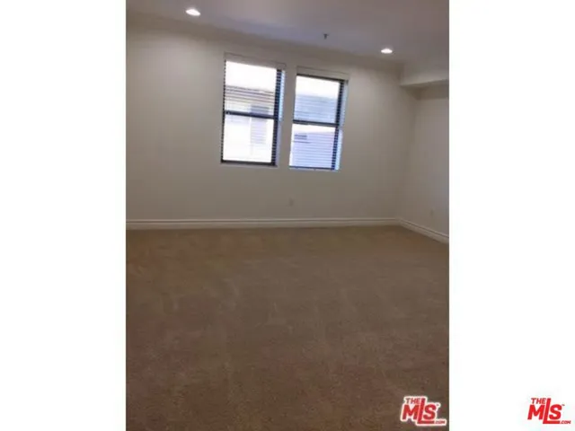 12104 Hoffman Street 402, Studio City, California 91604