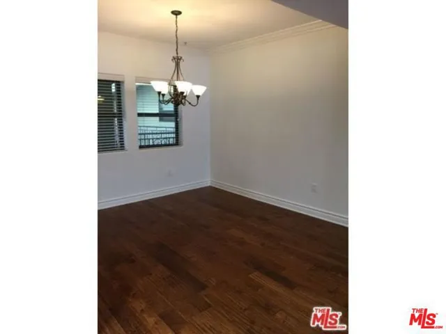 12104 Hoffman Street 402, Studio City, California 91604