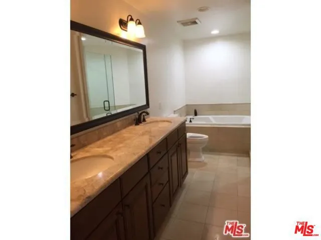 12104 Hoffman Street 402, Studio City, California 91604