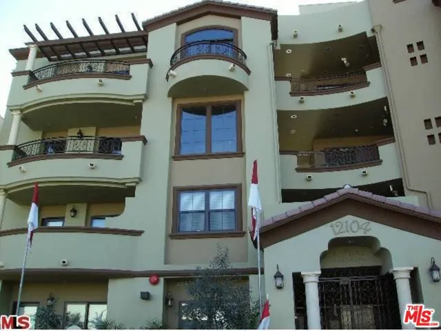 12104 Hoffman Street 402, Studio City, California 91604