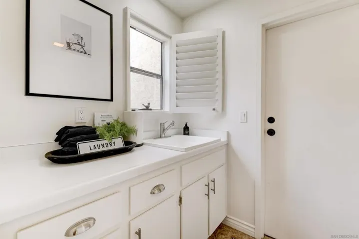 18034 Avenida Alozdra, San Diego, California 92128