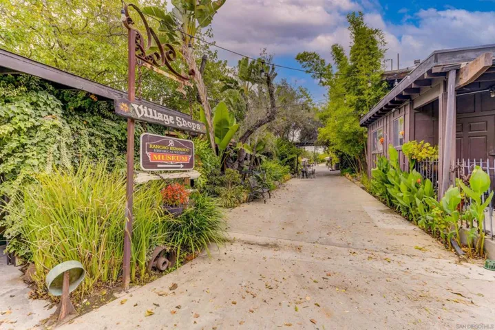 18034 Avenida Alozdra, San Diego, California 92128
