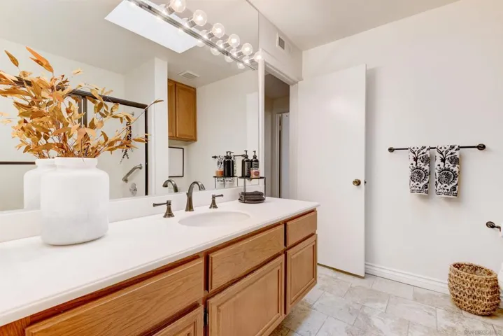 18034 Avenida Alozdra, San Diego, California 92128