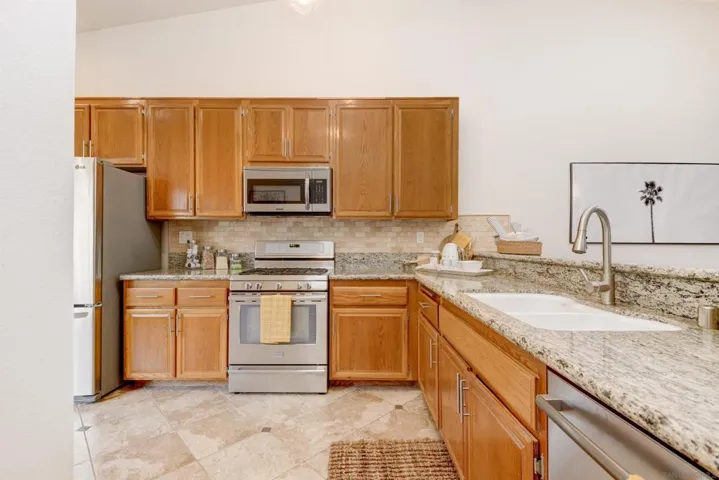 18034 Avenida Alozdra, San Diego, California 92128