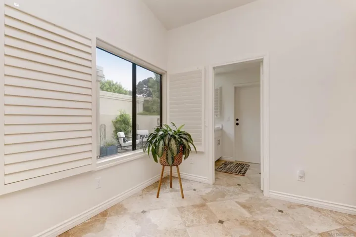 18034 Avenida Alozdra, San Diego, California 92128