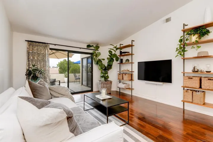18034 Avenida Alozdra, San Diego, California 92128