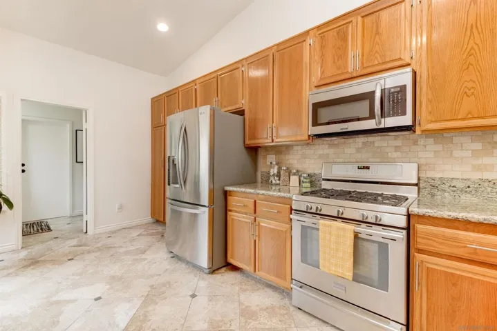 18034 Avenida Alozdra, San Diego, California 92128