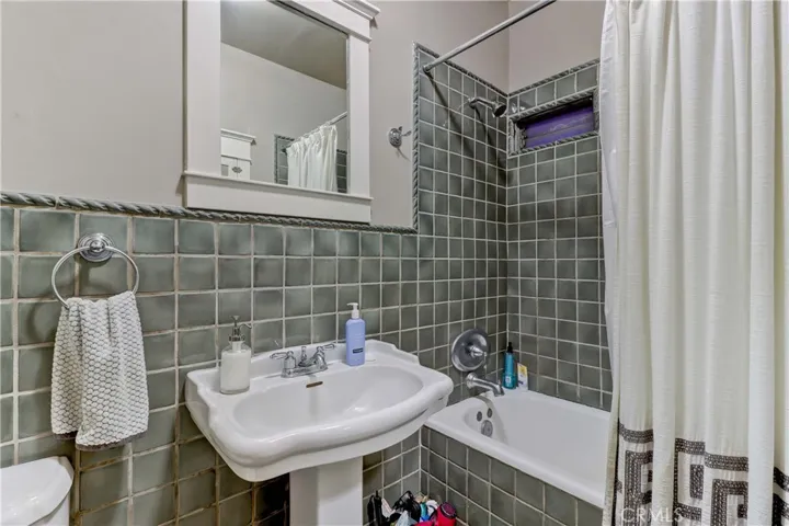 219 Redondo Avenue, Long Beach, California 90803