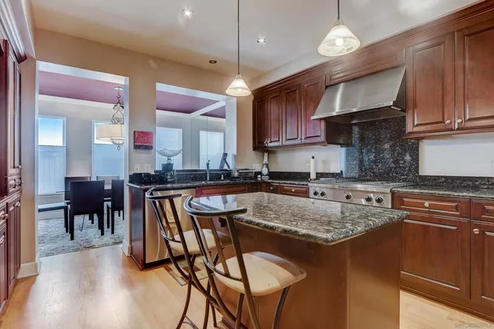 1000 Genter St 304, La Jolla, California 92037