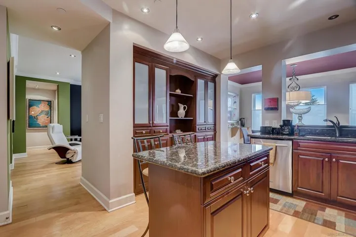 1000 Genter St 304, La Jolla, California 92037