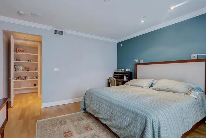 1000 Genter St 304, La Jolla, California 92037
