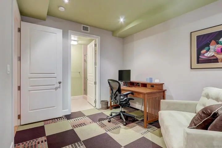 1000 Genter St 304, La Jolla, California 92037