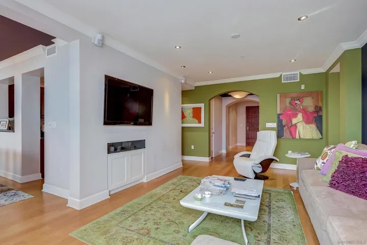 1000 Genter St 304, La Jolla, California 92037