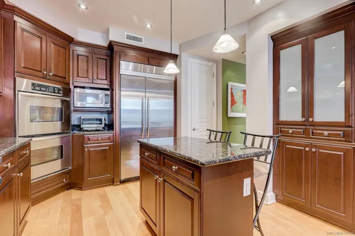1000 Genter St 304, La Jolla, California 92037