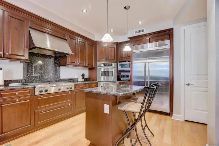 1000 Genter St 304, La Jolla, California 92037