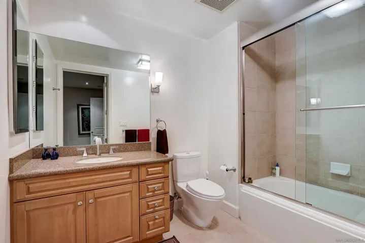 1000 Genter St 304, La Jolla, California 92037