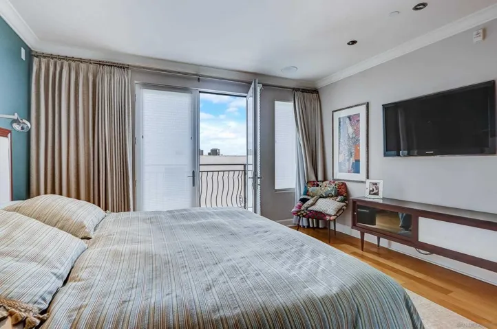 1000 Genter St 304, La Jolla, California 92037