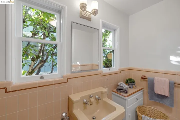 1205 Glen Dr., San Leandro, California 94577