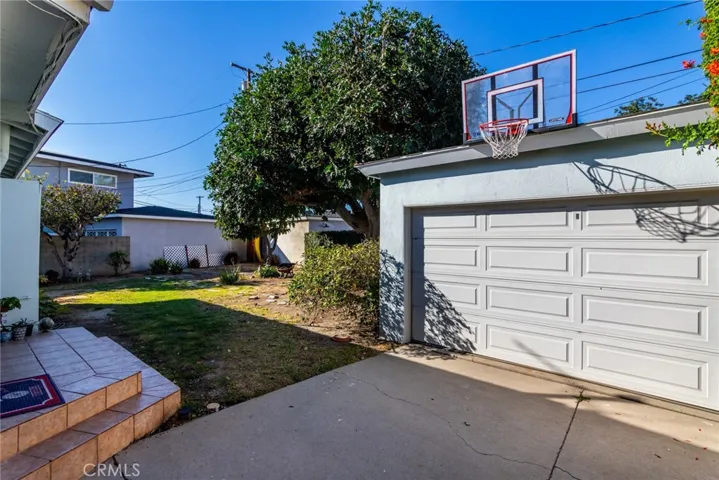 6715 E Los Arcos Street, Long Beach, California 90815