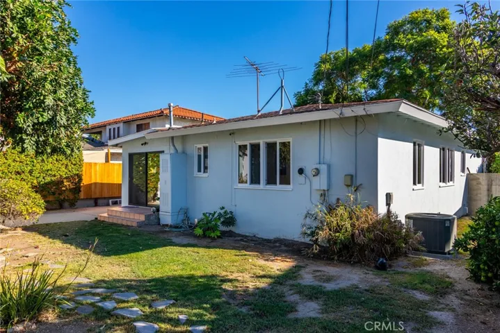 6715 E Los Arcos Street, Long Beach, California 90815