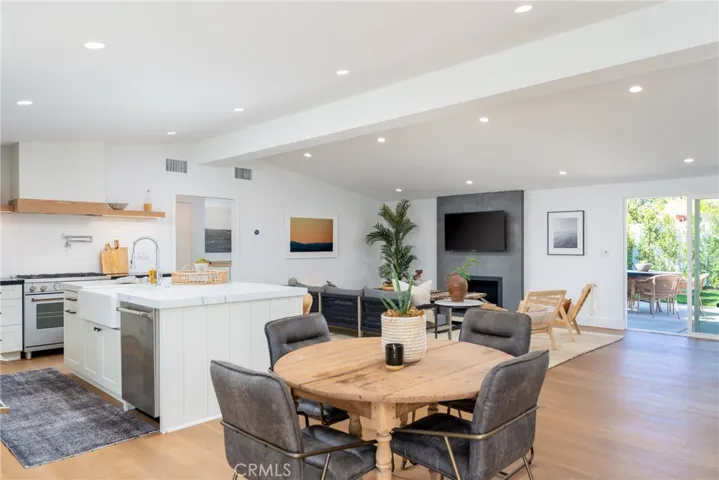 254 Villanova Road, Costa Mesa, California 92626